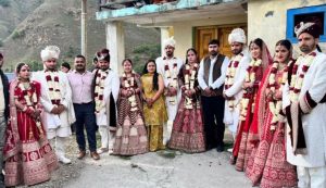 चर्चा का विषय बनी चकराता की अनोखी शादी दूल्हों के घर पहुंचीं दुल्हनें, खूब हो रही चर्चा