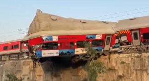 उत्तराखंड ऋषिकेश में उज्जैनी एक्सप्रेस पटरी से उतरी,बड़ा हादसा होने से टला