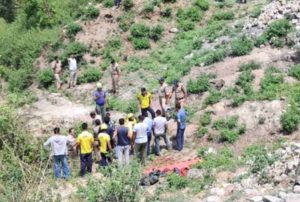 झड़ीपानी के पास दर्दनाक हादसा, गहरी खाई में गिरी कार, चार यात्रियों की मौत